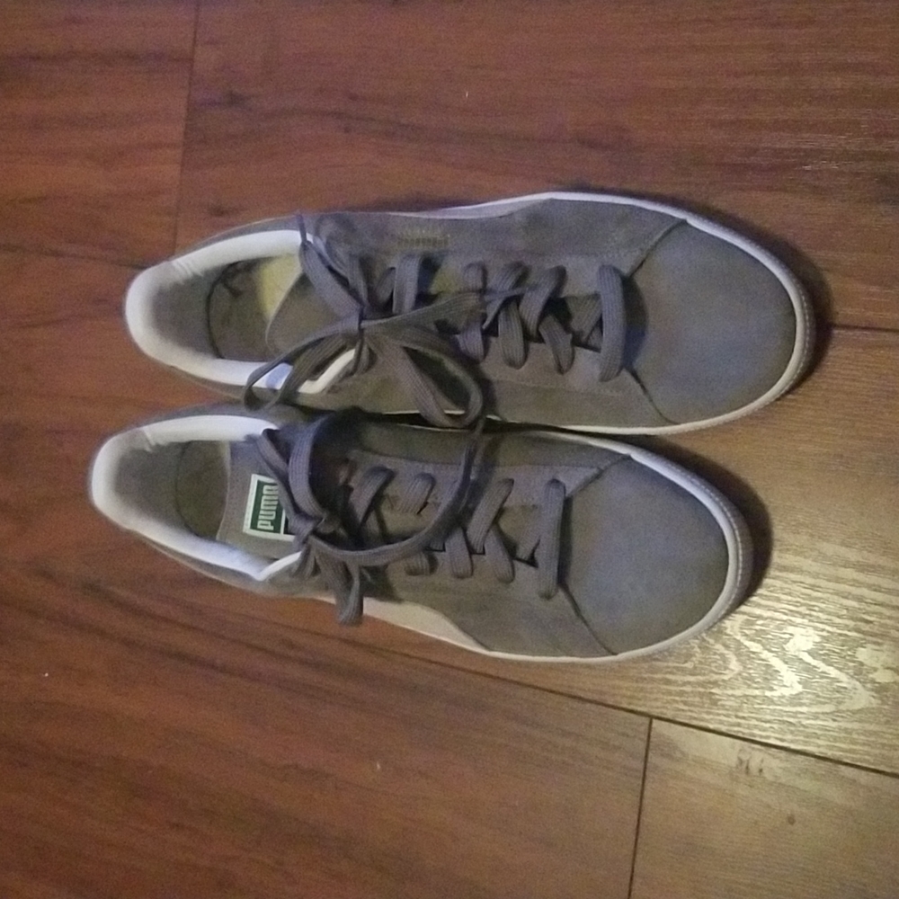 Men puma suede size 14 gray and white wron a couple of time in good condition
